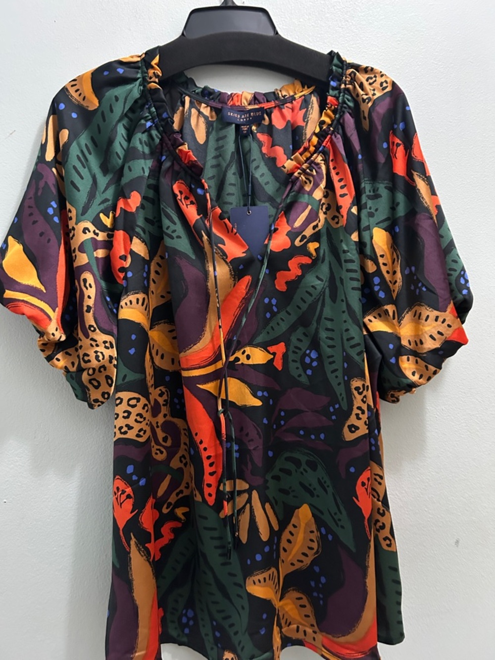 SKIES ARE BLUE  Multicolor Tropical Tie-Neck Blouse